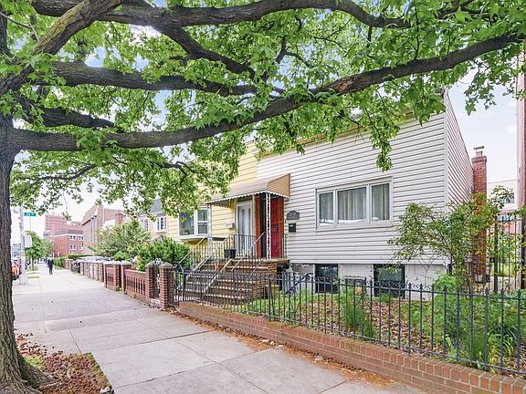 4th image of 23-18 Hoyt Ave S #1RENT