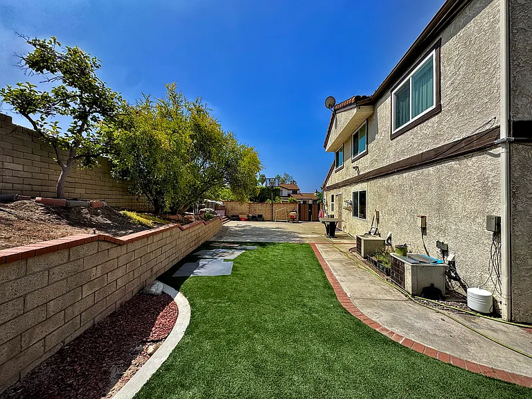 20529 Pacific Dr — Photo 32