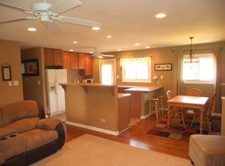 1475 Elizabeth Ct, Hoffman Estates, IL 60169