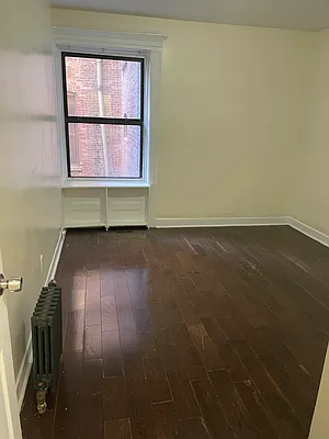 Rented by Tip Top Realty Corp | media 18