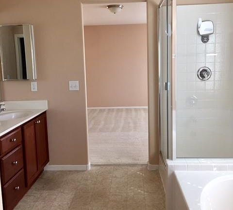 4th image of 5722 S Tioga Way