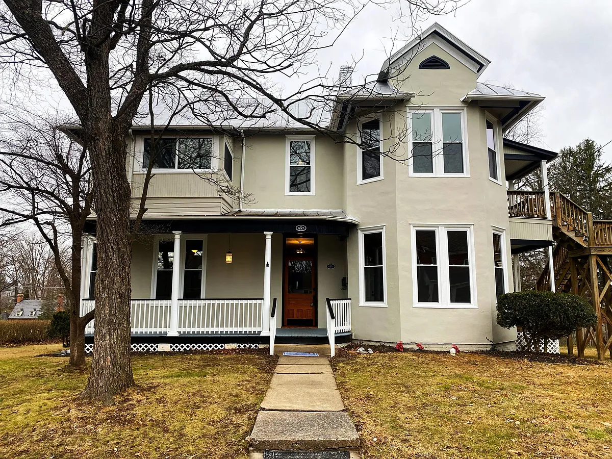 Building Photo - 657 Pine Ave #2