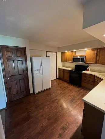 121 Woodview Dr — Photo 6