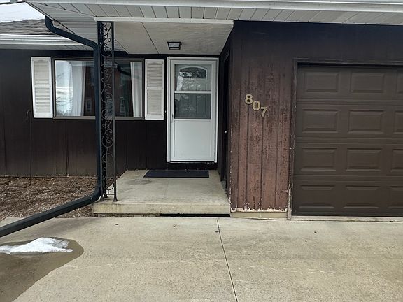 2nd image of 807 2nd Ave NE