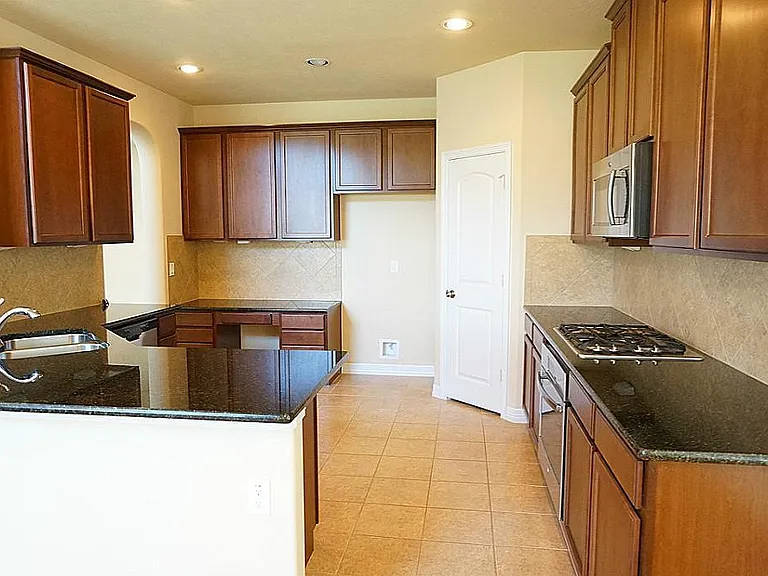 3319 Hawkins Glen Ln — Photo 8