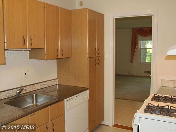 3rd image of 647 Azalea Dr APT 2