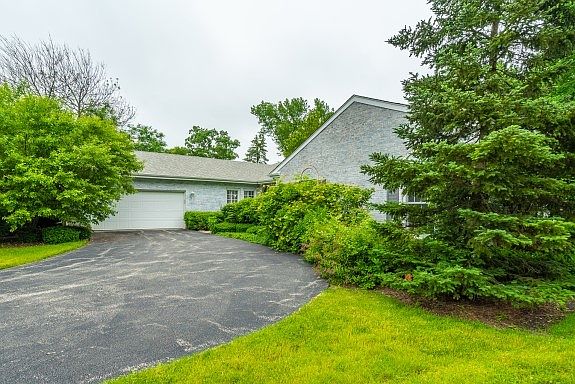 1st image of 8 Fairfax Ln