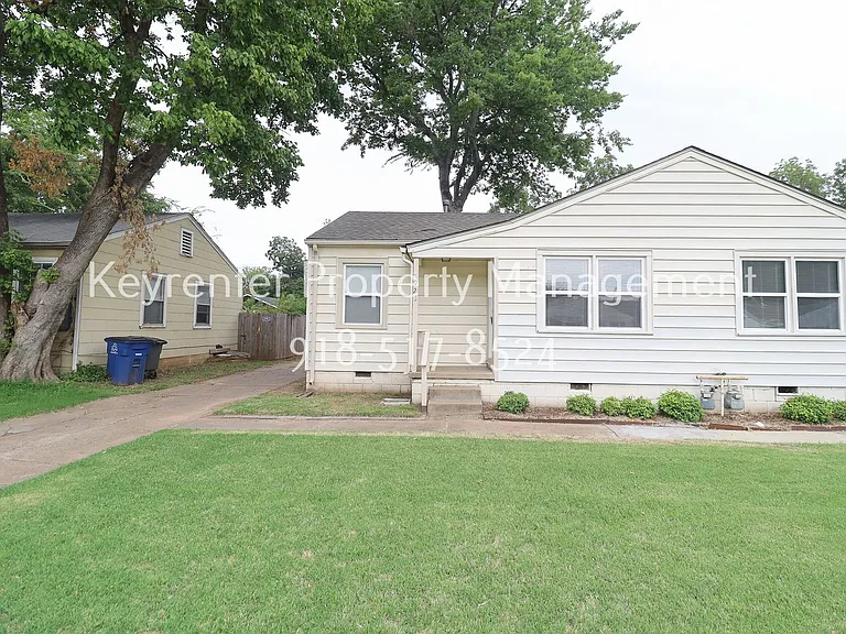 923 E 37th Pl — Photo 2