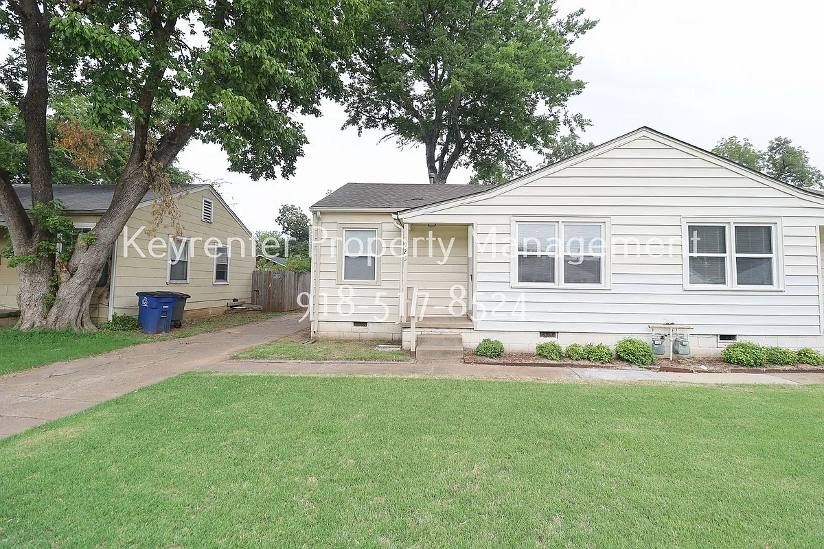 Building Photo - 923 E 37th Pl
