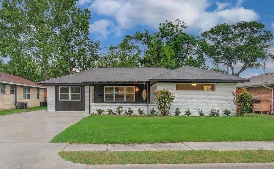3 bed, 1608 sqft, $2,300 — Photo 1