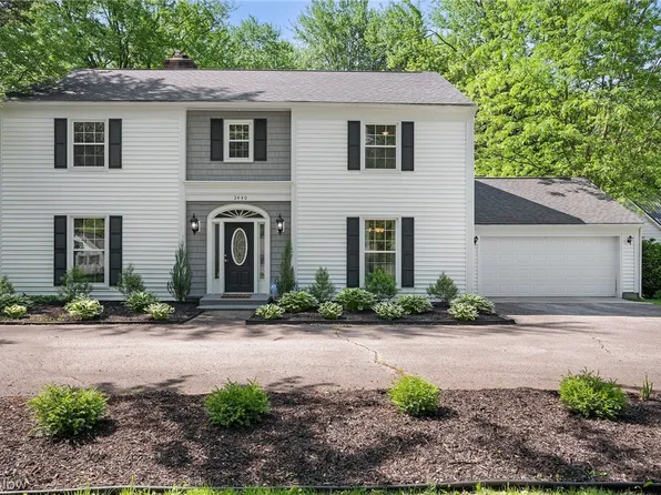 2440 Amesbury Rd, Akron, OH 44313