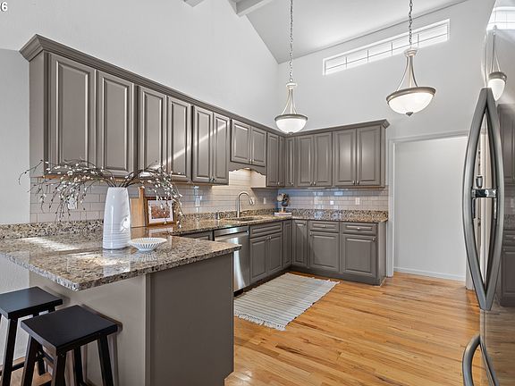 4th image of 445 NW 21st St