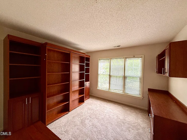 110 Palmer Meadow Ct — Photo 16