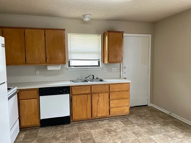 104 Horseshoe Drive - A — Photo 2