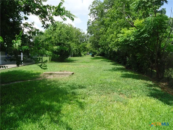 2309 N East St, Victoria, TX 77901