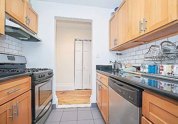 5th image of 327 Saint Nicholas Ave APT 5H