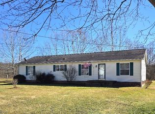 80 Hannah Place Rd, Belpre, OH 45714