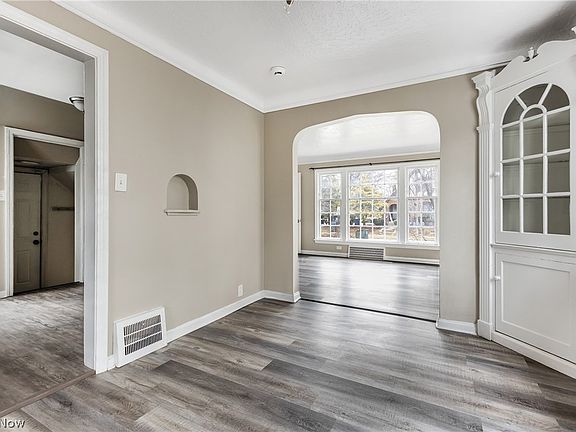 5th image of 3668 Grosvenor Rd