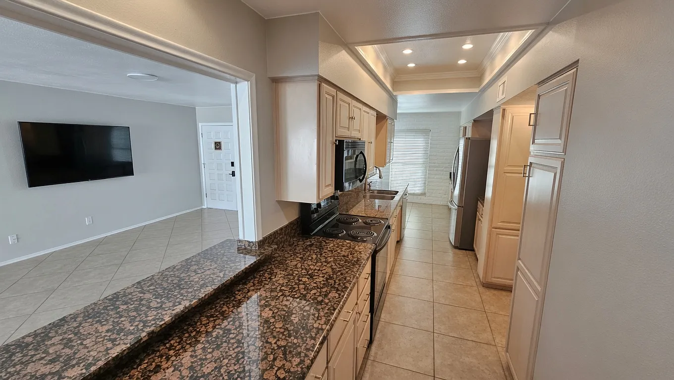 2 bed, 1698 sqft, $2,795 — Photo 3