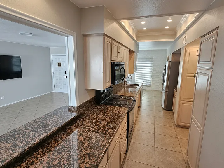 1004 E Marlette Ave — Photo 3