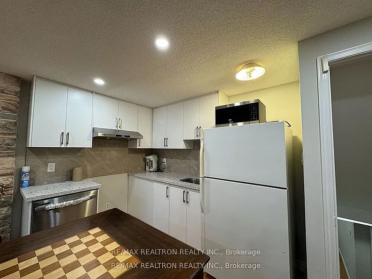 40 Wellpark Blvd #LOWER — Photo 5