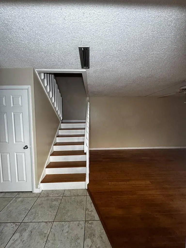 2 bed, 1.5 bath, 1328 sqft, $1,750 — Photo 4