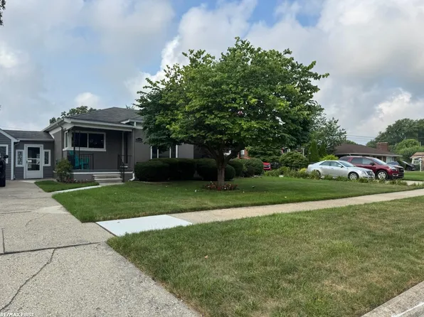 20124 Maxine St, Saint Clair Shores, MI 48080