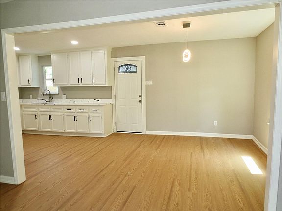 4th image of 2722 Parker Rd #B