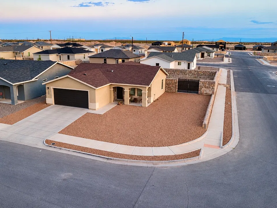 14240 Paraiso Dr