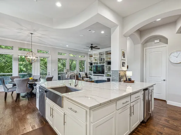 2705 Creekway Dr, Carrollton, TX 75010