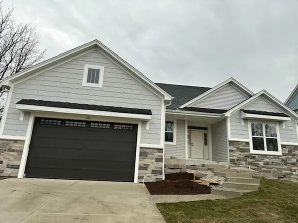 407 Riverside DRIVE, Pewaukee, WI 53072