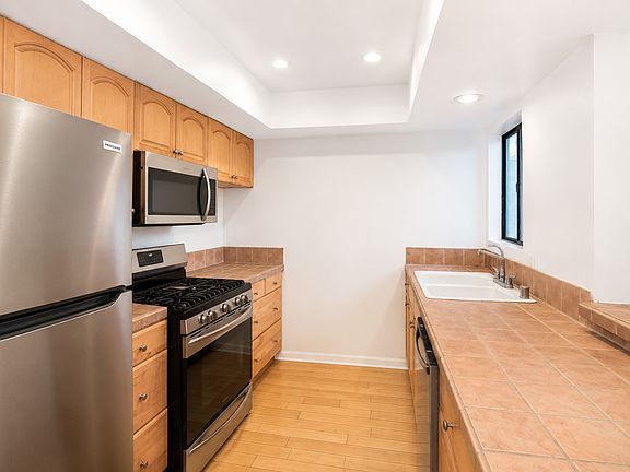3rd image of 7307 Haskell Ave APT 4