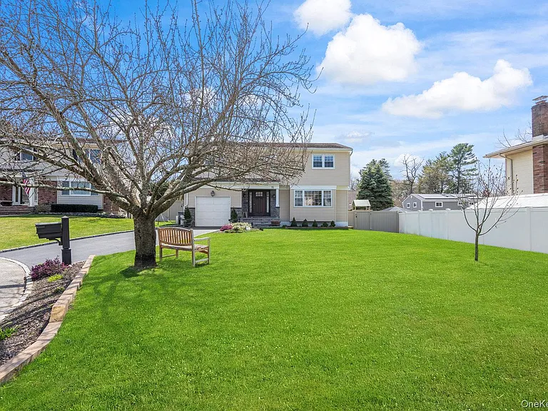 15 Lawrence Ct — Photo 3