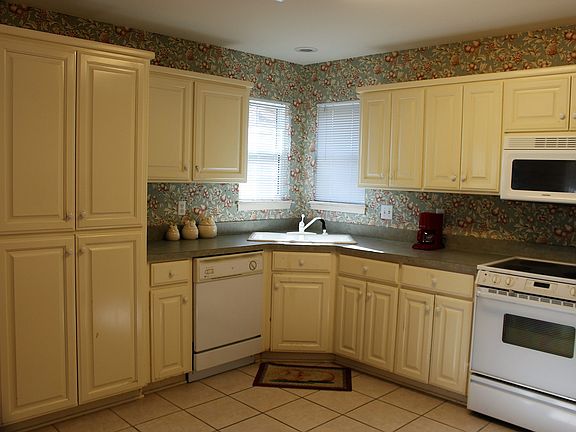 3rd image of 446 Plum Hollow Blvd