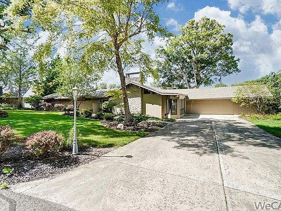 2nd image of 2610 Shoreline Dr