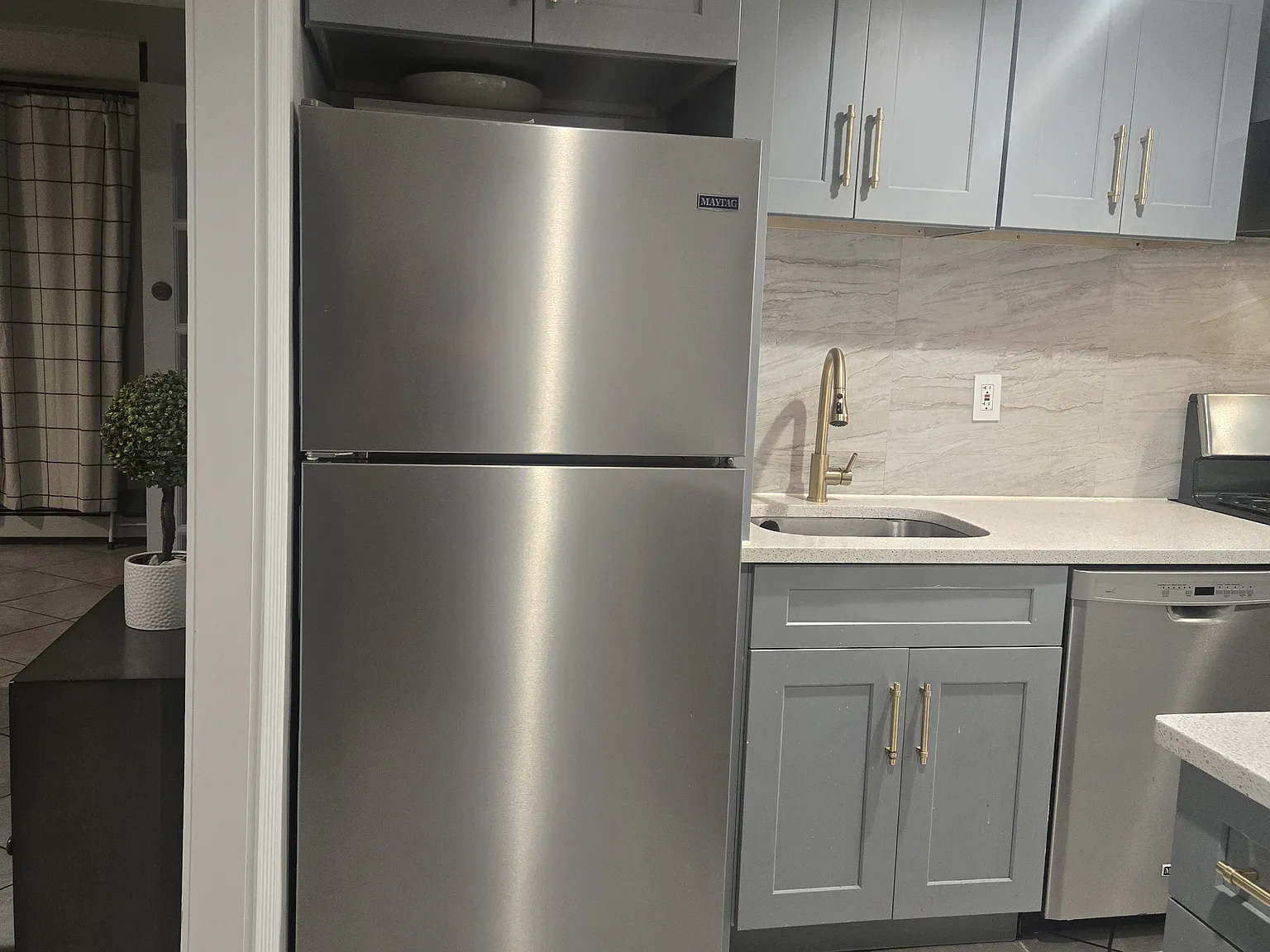 1 bed, 950 sqft, $1,820 — Photo 4