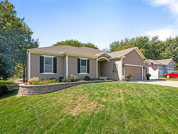 2nd image of 302 Summerfield Dr