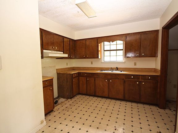 3rd image of 300 S Seymore Street