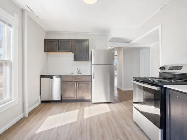 2104 College St, 2104 College St #1, Cedar Falls, IA 50613