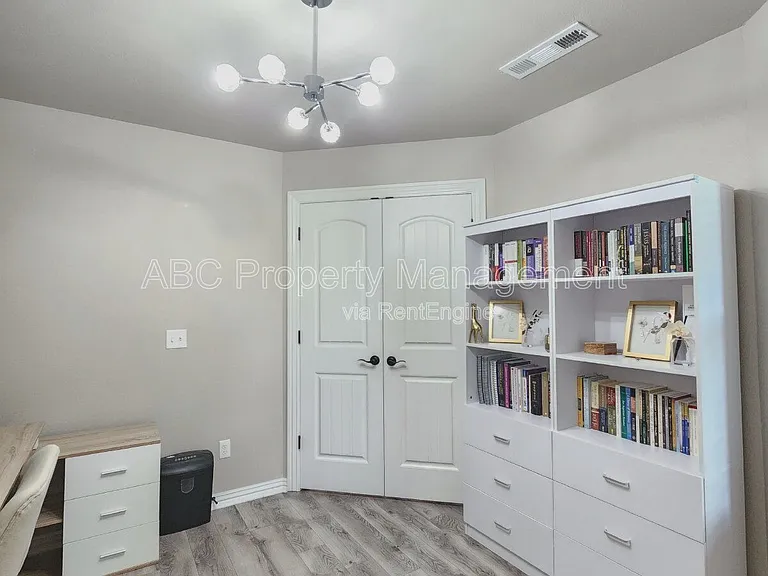 5009 E Truman Ln — Photo 17