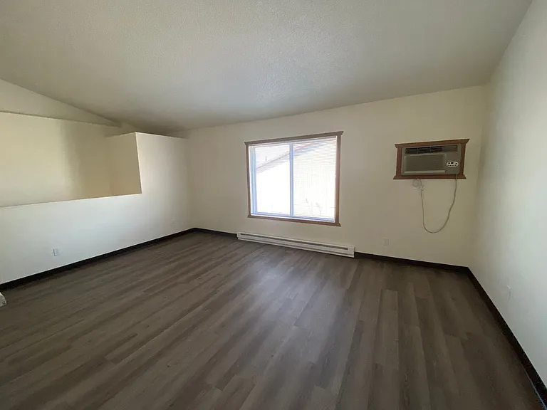 85D Center St — Photo 3