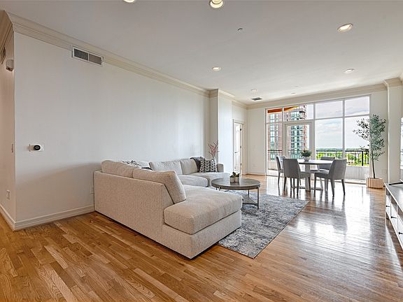 4th image of 2828 Hood St APT 1008