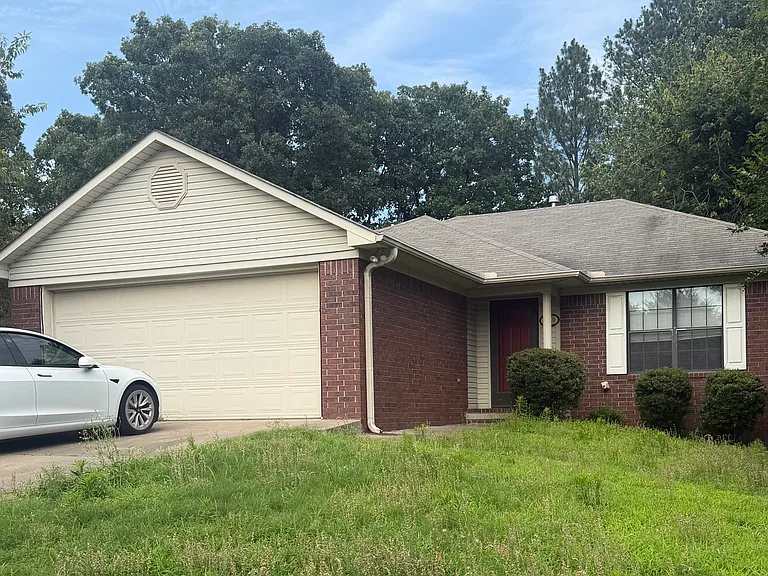 2540 Sapphire Dr — Photo 1