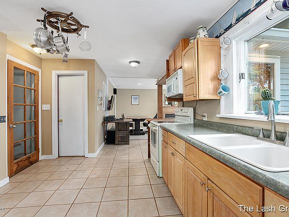 5th image of 1036 Colfax Ave