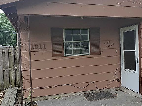 3rd image of 1211 S Wood St