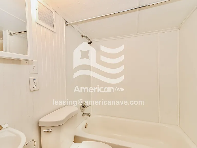247872_013_wm_-_bathroom_13510486.jpg