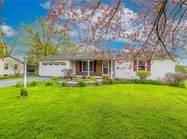 5 Slate Dr, North Chili, NY 14514