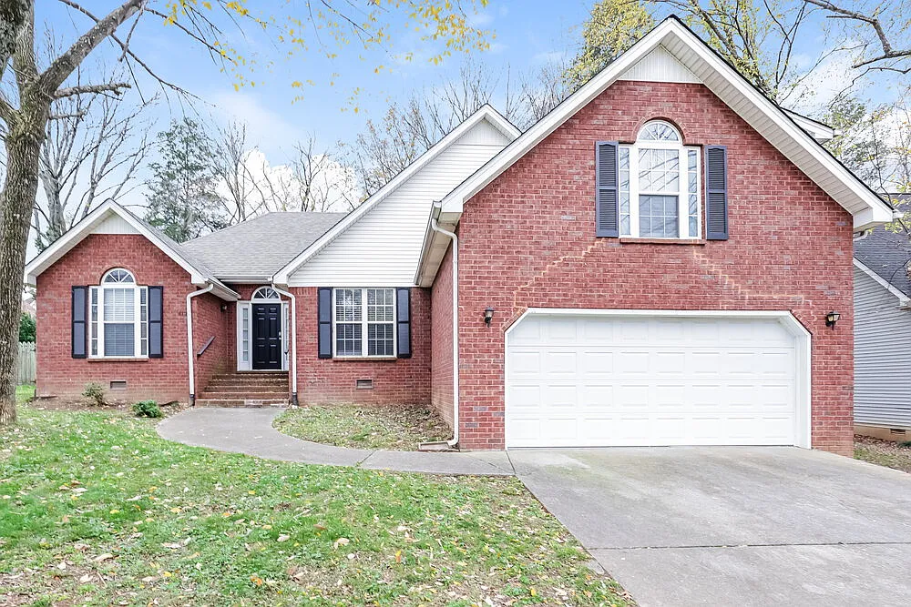 3 bed, 2.0 bath, 1899 sqft, $2,460 — Photo 1