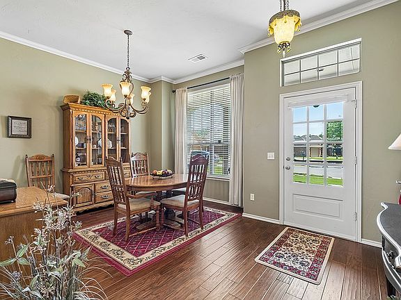 3rd image of 352 Coldbrook Cir