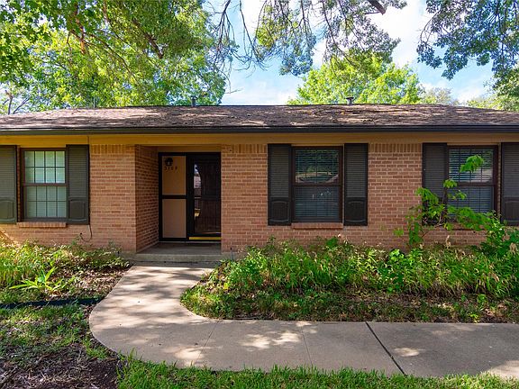 3rd image of 3109 Pinecrest Dr